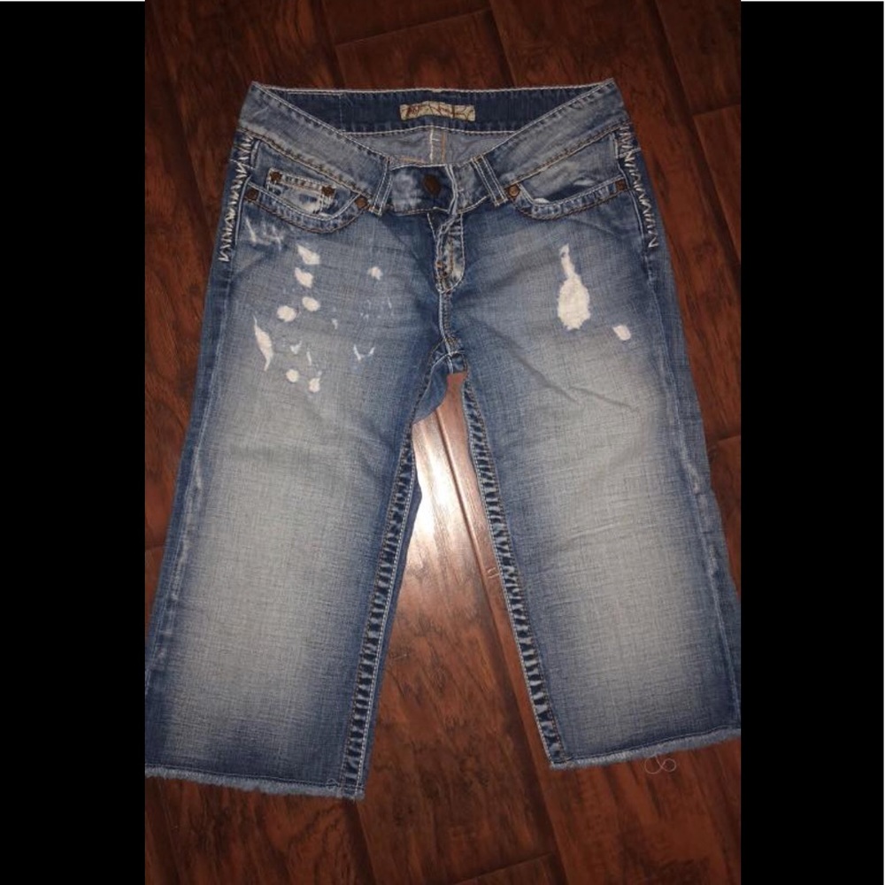 Buckle capris size 27 great condition